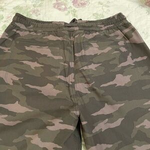 Athleta Camo Farallon Jogger size 6P NWOT! Retail $120